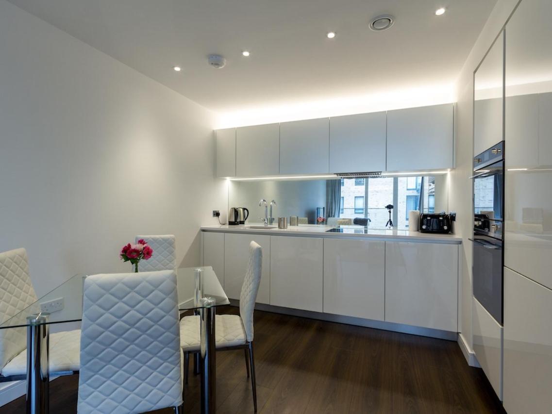 Blissful One Bed Near The River Saint Saint Kew Exteriör bild